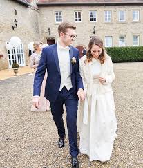 We did not find results for: Hochzeitskleider Atelier Kerstin Korner