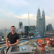Previously hotel equatorial kuala lumpur, eq kuala lumpur is an iconic new building. Heli Lounge Bar Kl Guide To Helipad Bar Dress Code Drink Prices Hours