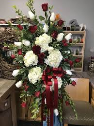Pin By Susan Holt On The Blossom Shop Sympathy Christmas Wreaths Flower Arrangements Holiday Decor