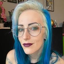 Randi Bright's Instagram, Twitter & Facebook