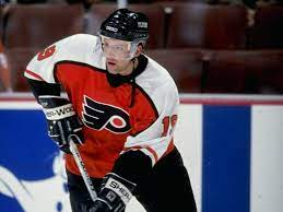 Former flyers mikael renberg gets introduced at hall of fame night for eric lindros & john leclair at wells fargo center. Flyers Remembering Mikael Renberg On The Legion Of Doom