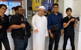 Bekas mufti wilayah, datuk seri dr. Religious Affairs Minister A Hit On Social Media With Boomerang Video The Star