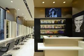 Salon de coiffure spacieux et lumineux aux normes d'accessibilité et d'électricité refaite à neuf en 2018.3bacs ,5 coiffages. Alexandre De Paris Studio Salon De Coiffure Premium Aux Prix Accessibles