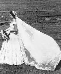 Jackie o hochzeitskleid kleid hochzeit hochzeitsfeier. Jackie Kennedy Wedding Dress Pictures Photos Of Jfk Jackie S Wedding Day Glamour