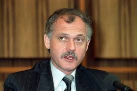 Image of David Lockwood, U.N. Development Programme (UNDP) chief in  Bangladesh, launches