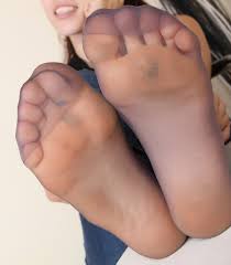 thumbs.pro : awesomeingridanetafan:sweetstinks:wow…how delicious and smelly  nylon soles and toes for sniffing… licking and sucking…hmmmmmmmm  ❤️❤️👣😍✊🏻💦💦