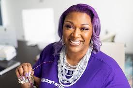 Fiercely Speaking: A Step-by-Step Guide for Ordinary Women Who Are Ready to  Awaken Their Extraordinary Voice: Lowray Upchurch, Audra: 9781732300330:  Amazon.com: Books