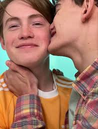 everyone thank alice oseman for the high quality photobooth photos and  outtakes, nick nelson (kit connor) and charlie spring (joe locke)  heartstopper series episode 8 photobooth scene