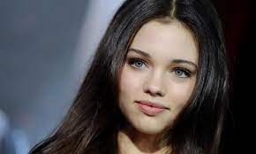 India Eisley She S So Beautiful Hair Color For Fair Skin Brown Hair Green Eyes Dark Hair Green Eyes