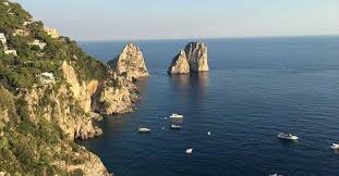 Sono in arrivo i primi datteri di mare di allevamento. Pesca Di Frodo Di Datteri Di Mare A Capri Distrutto Ecosistema Dei Faraglioni Rai News