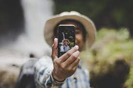 A selfie is a photograph of yourself, taken by yourself. 8 Tipps Fur Dein Perfektes Selfie Handysektor