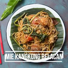 Mie kangkung merupakan salahsatu jenis olahan mie tradisional di indonesia, dikenal sebagai olahan betawi, mie kangkung merupakan percampuran antara budaya tionghoa dengan betawi. Mie Kangkung Belacan Medan Spicy Stir Fried Noodles With Shrimp Paste And Water Spinach