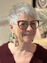 Best hairdresser in South Etobicoke near North Queen and Queensway