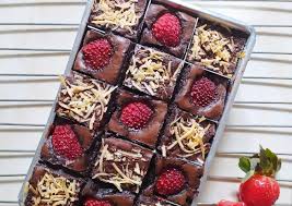 Resep awal brownies adalah berupa tepung, mentega, gula, telur, coklat yang telah dilelehkan, serta kacang almond. Bagaimana Membuat Fudgy Brownies 1 Telur Anti Gagal Ide Resep Harian