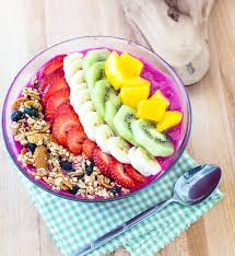 Smoothie Bowl Au Muesli Fraises Banane Kiwi Et Mangue Petit Dejeuner Healthy Recette De Petit Dejeuner Manger Healthy