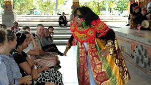 Cara mengantisipasi dampak negatif masuknya budaya asing. Berita Upaya Pelestarian Kebudayaan Daerah