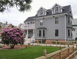 Location is excellent, near boston commons, a food court, a 7~11 and lots of eateries. Davis Square Inn Somerville Cambridge Boston Massachusetts