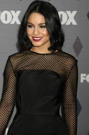 Rambut panjang emang gampang banget dibentuk berbagai macam gaya, mulai diurai, diikat hingga disanggul. 15 Model Rambut Pesta Untuk Si Rambut Pendek Ala Selebriti Beauty Fimela Com