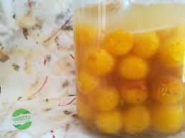Dopo averne raccolte diversi chili, dopo aver preparato torte, confetture e succhi di frutta, ho trovato in rete una valida soluzione per poterle conservare e gustare anche in inverno. Umeboshi E Umezu Di Susine Gialle Mamaiola