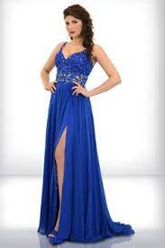 Extra large abbigliamento, infatti, veste i clienti a partire dall'intimo fino ad arrivare agli abiti da cerimonia, proponendo soluzioni total look sia per uomo che per donna. 10 Idee Su Abiti Abiti Abiti Da Sposa Abito Da Cerimonia