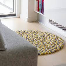 Teppiche gelb günstig online kaufen tolle auswahl testberichte geprüfte shops ► günstige.luxor living teppich prima grau gelb 80 x 150. Goldfinch Filzkugelteppich Gelb Grau Nepali Filzkugelteppich Ab 127 Una Living