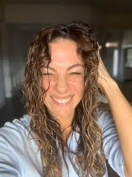 Having curly hair 😩😩😩 minah @Minahdamzz Growing up as a child, what did  you dislike about yourself that you later embraced!!