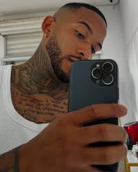 Tipo foto 3x4 😅 . . . . . . #lifestyle #tattoo