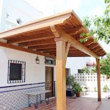 Podemos encontrar pérgolas techadas con láminas de madera, con lona, con plantas o, como en la pérgola de la imagen, con vidrio. Pergolas Techadas Benoit Roubaud Carpinteria Artesanal Almeria