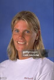 Caroline Vis's Instagram, Twitter & Facebook