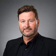 Michael Henz's Instagram, Twitter & Facebook