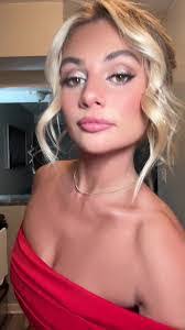 Brianna Troyer's Instagram, Twitter & Facebook