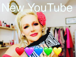 Beautiful makeup pallete.. great for a gift..