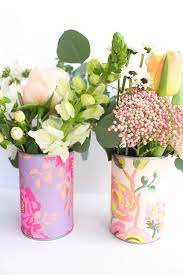 Reuse and upcycled a fused bulb to make this super adorable vase to place one flower. Recycled Can Flower Vase Diy Flower Vase Diy Flower Arrangements Diy Diy Vase