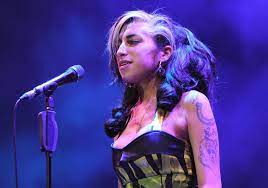 Amy winehouse's family and famous friends pay tribute to the star on 8th anniversary of her death. Amy Winehouse Clothes To Be Auctioned For Charity