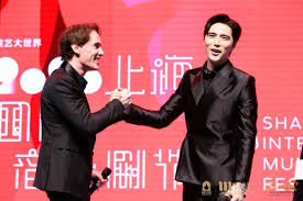 Dans le verre ou dans la pierre il est foutu le temps des cathdrales la foule des barbares est aux portes de la ville laissez entrer ces paens, ces vandales la fin de ce monde est prvue pour l'an deux mille est prvue pour l'an deux mille. Richard Charest On Twitter 25 Novembre 2019 Publier Sur Weibo Reseau Social Chinois Une Invitation A Chanter En Duo Le Temps Des Cathedrales A L Attention Du Chanteur Ayunga 2 Decembre 2019