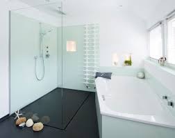 Wir bieten bild badezimmer glaswand statt fliesen ist vergleichbar, weil unsere website schenke aufmerksamkeit diese kategorie, benutzer können navigieren leicht und wir zeigen und. Fugenlose Duschen Pflegeleicht Und Puristisch Baqua