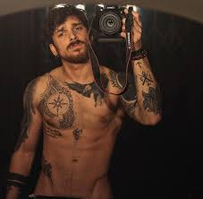Isola dei famosi 2021/ diretta: Andrea Cerioli Tattoos Tattoos For Guys Polynesian Tattoo