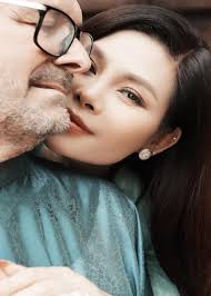 Ngọc Anh 3A kỷ niệm 6 năm ngày cưới chồng Tây