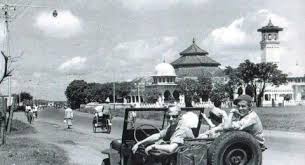Masjid tetap diperbolehkan buka tapi hanya untuk salat rawatib atau salat lima waktu saja. Otq7lo1tzaqhfm