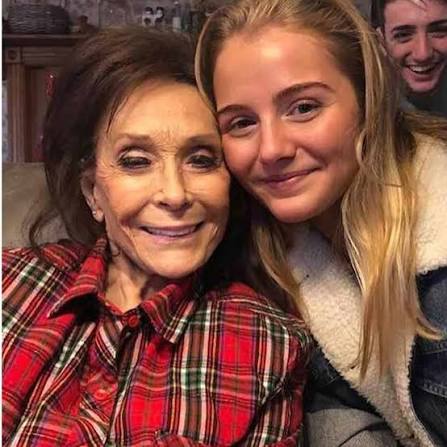 Loretta Lynn's family legacy keeps growing! 💙 Her granddaughter Emmy  Russell is expecting a baby boy, bringing another little great-grandson  into the Lynn family story. #LorettaLynn #EmmyRussell #CountryMusicFamily  #coalminersdaughter