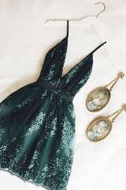 This time around, he uses the metaphor of slow dancing in the dark to characterize a failing relationship—just like a slow dance where you can't see your partner's face, his relationship with this person is intimate but ultimately impersonal. Welcome To Our Store Thanks For Your Interested In Our Gowns We Could Make The Dresses Accordi Green Homecoming Dresses Mini Prom Dresses Short Cocktail Dress