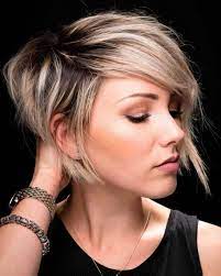 1001 Variations De La Coiffure Carre Plongeant Chic Pour Carre Plongeant Court Destructure Coiffure Carre Plongeant Cheveux Courts Carre Court Asymetrique