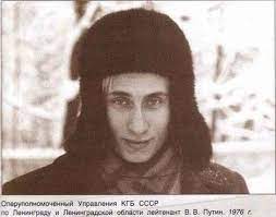 32 Pictures That Prove Vladimir Putin Is Only Human Vladimir Putin Historia De La Fotografia Vladimir Putin