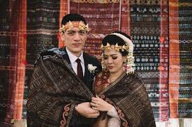 · perempuan batak adalah perempuan yang mandiri. Ini 7 Alasan Kenapa Cewek Batak Pantas Dijadikan Pasangan Hidup