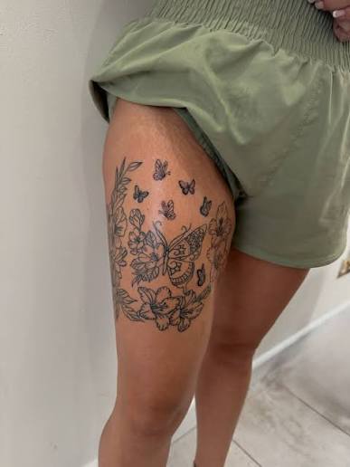 Floral thigh piece with butterflies 🖤 #femaletattooartist #doncastertattooist #femaletattooist #femininktattoo #feminink #rossingtontattooist