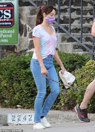 Aubrey plaza is a married woman. Aubrey Plaza And Partner Jeff Baena Wear Matching Tie Dye As The Couple Take Their Dogs For A Walk Daily Mail Online