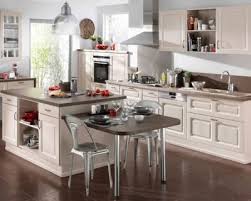 Monochrome et lumineuse, la nouvelle cuisine 2016 de lapeyre joue la carte de l'élégante sobriété. Cuisine Lapeyre Avec Ilot Central