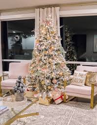 Hopefully i'll be able to dress my door with a beautiful wreath (and put up a proper christmas tree) before 25th sneaks up on me. Justatinabit Pink Gold White Christmas Decorations 2019 Home Tour Flocked Christmas Tree Seattle Home Blogger 15 Just A Tina Bit
