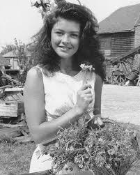 Catherine zeta jones darling buds of may. Catherine Zeta Jones The Darling Buds Of May 1991 1993 9gag