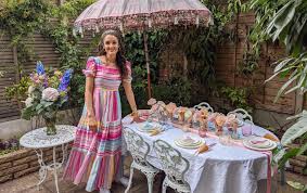 Decide who you're inviting to your party if this is your first dinner party, we suggest inviting about four to six guests so you can start small and test out your hosting skills. Dinner Party Tips From Entertaining Expert Rosanna Falconer The Glossary